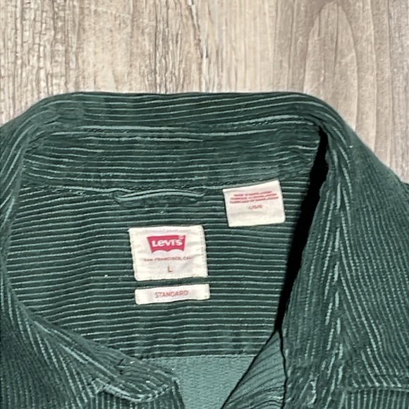 Men’s Levi’s green corduroy button up shirt - Picture 3 of 4